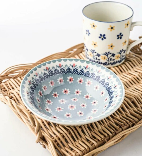 波蘭風美濃燒碗 14.5cm- 藍+粉紅款與同系列其他產品一齊放在餐枱上漂亮的展示圖